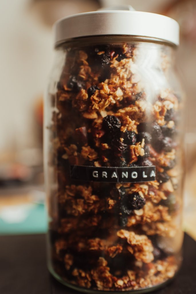 Domáca granola s čučoriedkami a kokosom