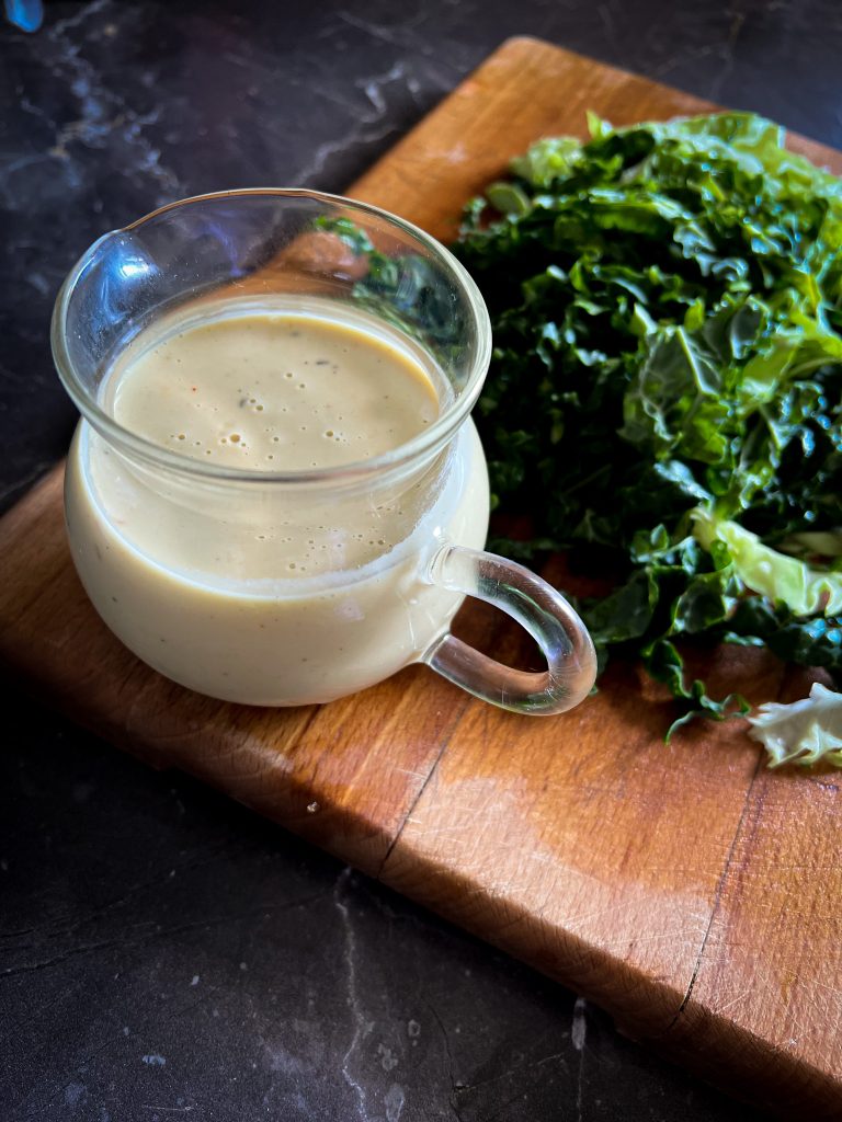 Tahini dresing na zelený šalát s dijon horčicou